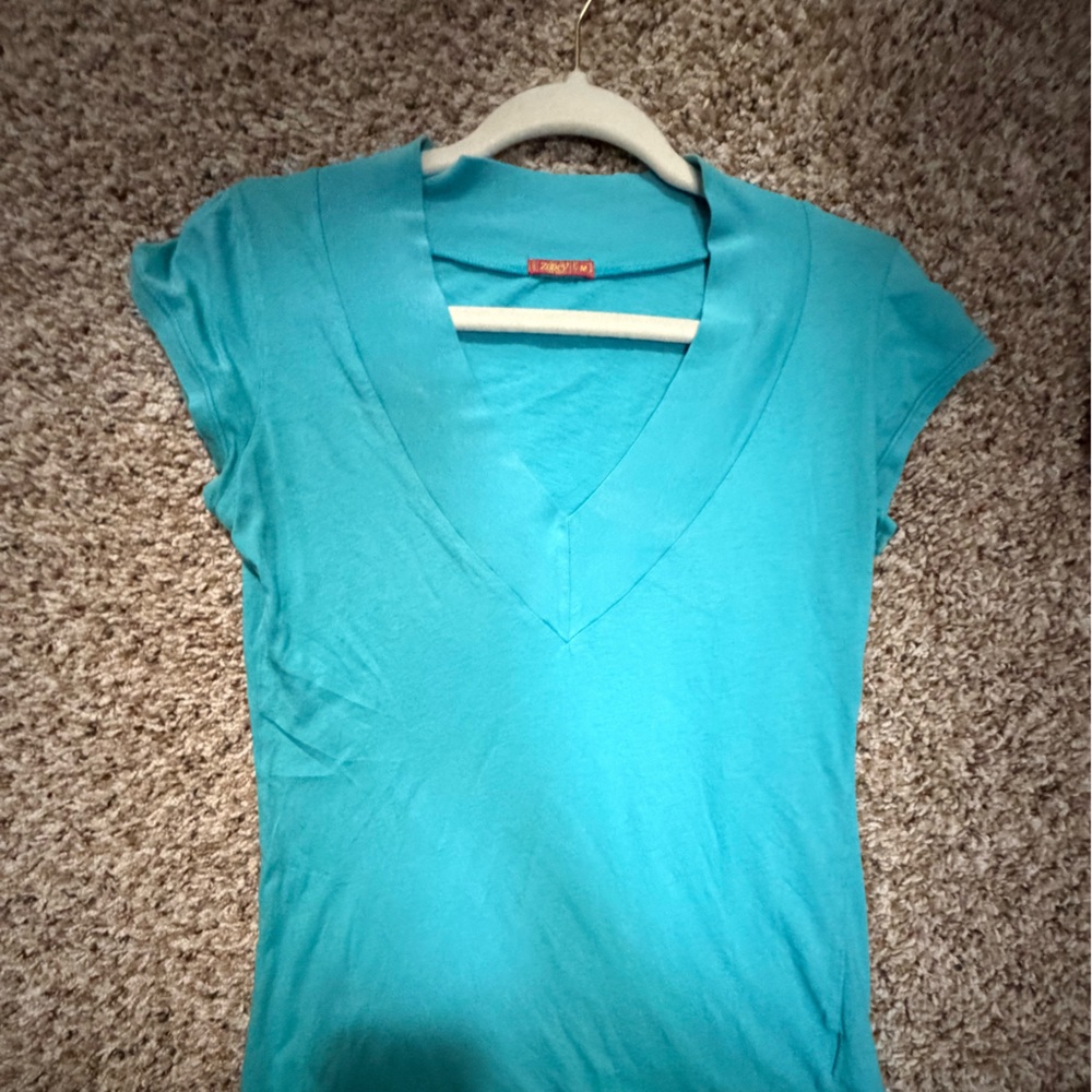 Vibrant Turquoise V-Neck Short Sleeve Tee